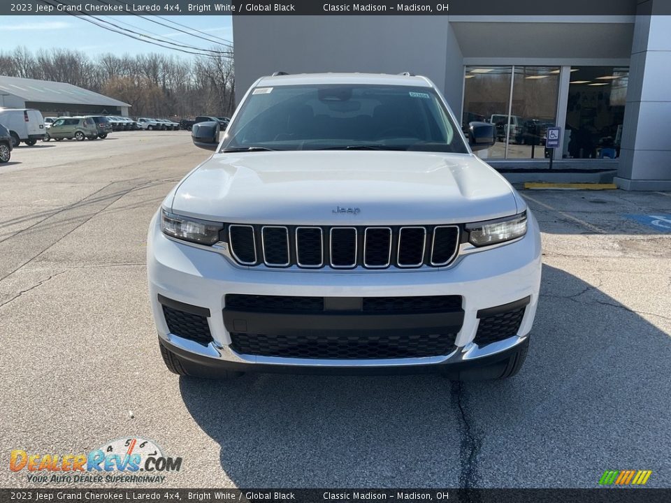 2023 Jeep Grand Cherokee L Laredo 4x4 Bright White / Global Black Photo #10