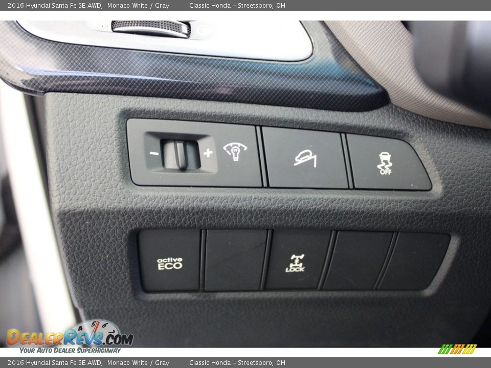Controls of 2016 Hyundai Santa Fe SE AWD Photo #15