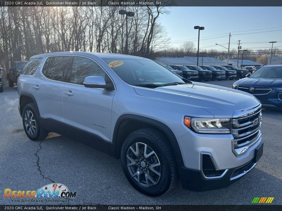 Front 3/4 View of 2020 GMC Acadia SLE Photo #4