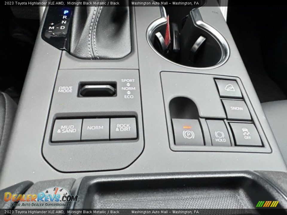 Controls of 2023 Toyota Highlander XLE AWD Photo #14