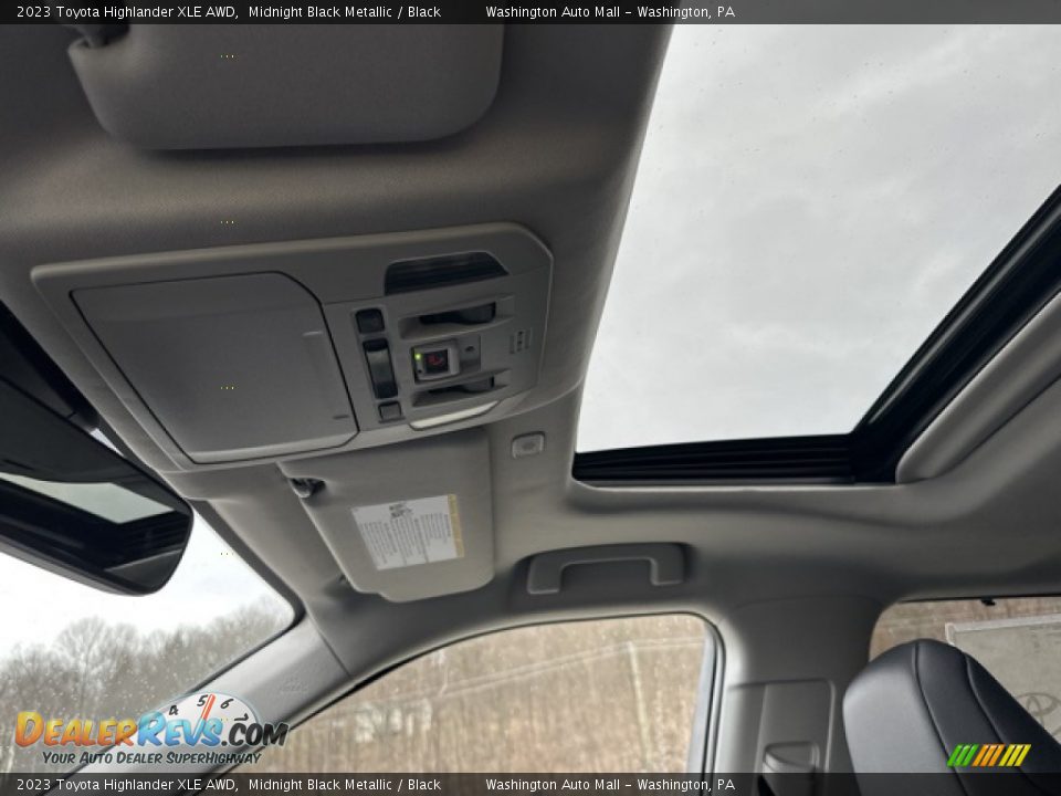 Sunroof of 2023 Toyota Highlander XLE AWD Photo #16