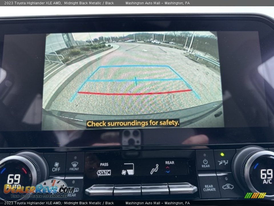 Controls of 2023 Toyota Highlander XLE AWD Photo #17