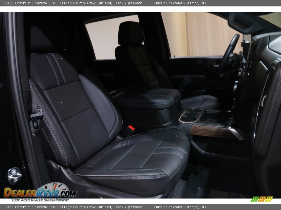 Front Seat of 2022 Chevrolet Silverado 2500HD High Country Crew Cab 4x4 Photo #19