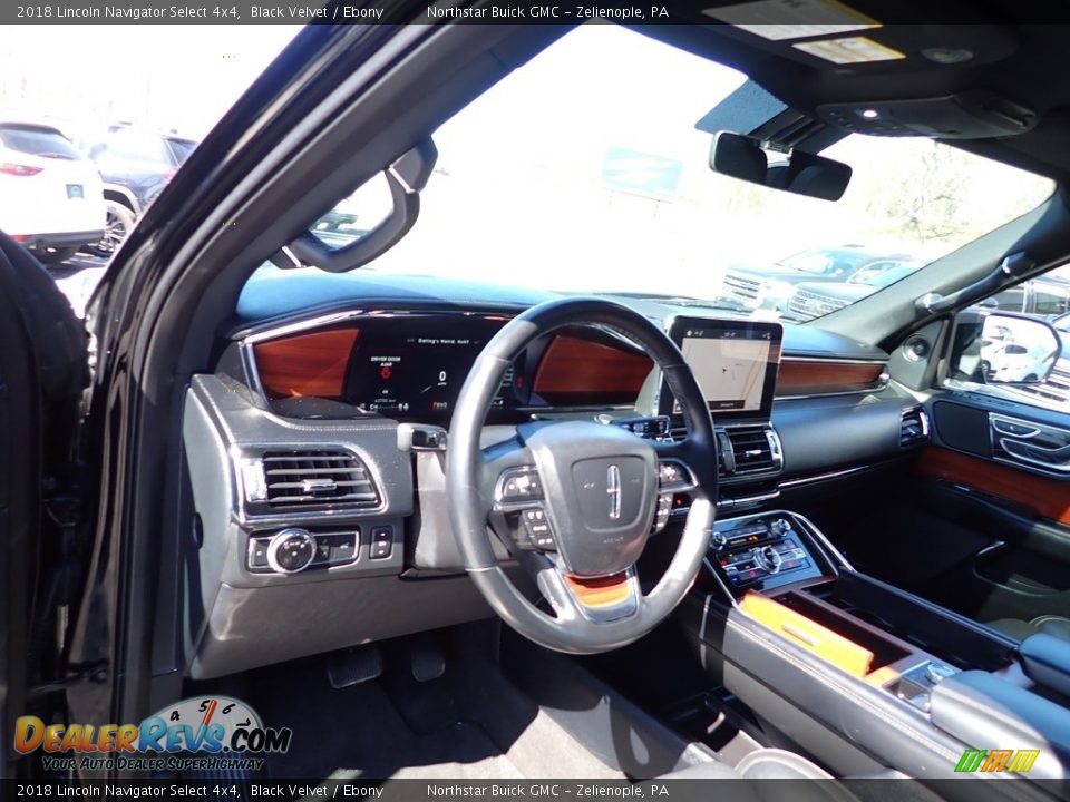 Dashboard of 2018 Lincoln Navigator Select 4x4 Photo #20