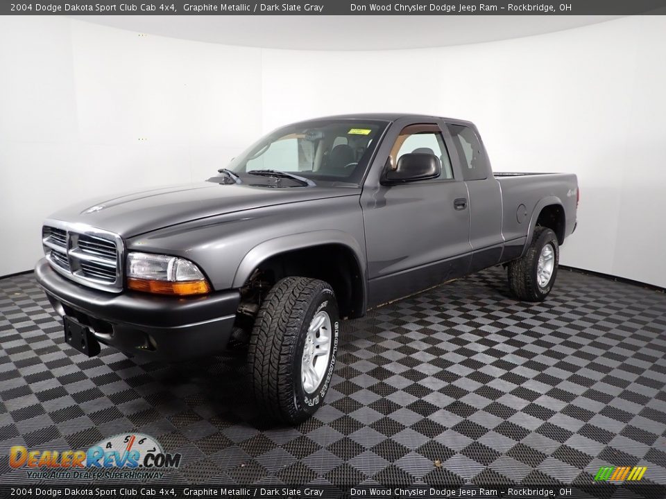 Front 3/4 View of 2004 Dodge Dakota Sport Club Cab 4x4 Photo #3