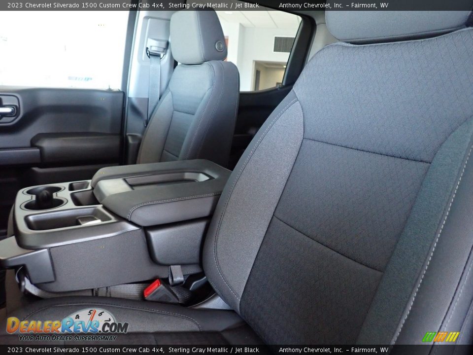 2023 Chevrolet Silverado 1500 Custom Crew Cab 4x4 Sterling Gray Metallic / Jet Black Photo #10