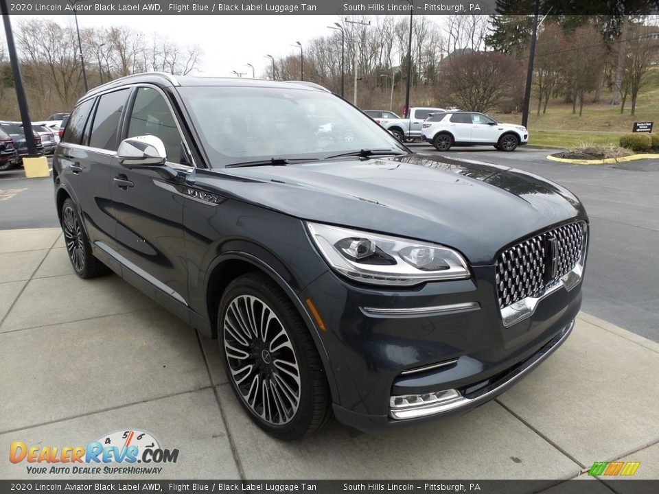 Front 3/4 View of 2020 Lincoln Aviator Black Label AWD Photo #8