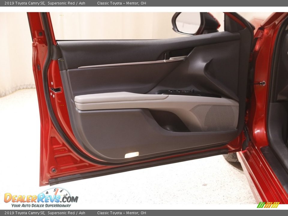 2019 Toyota Camry SE Supersonic Red / Ash Photo #4