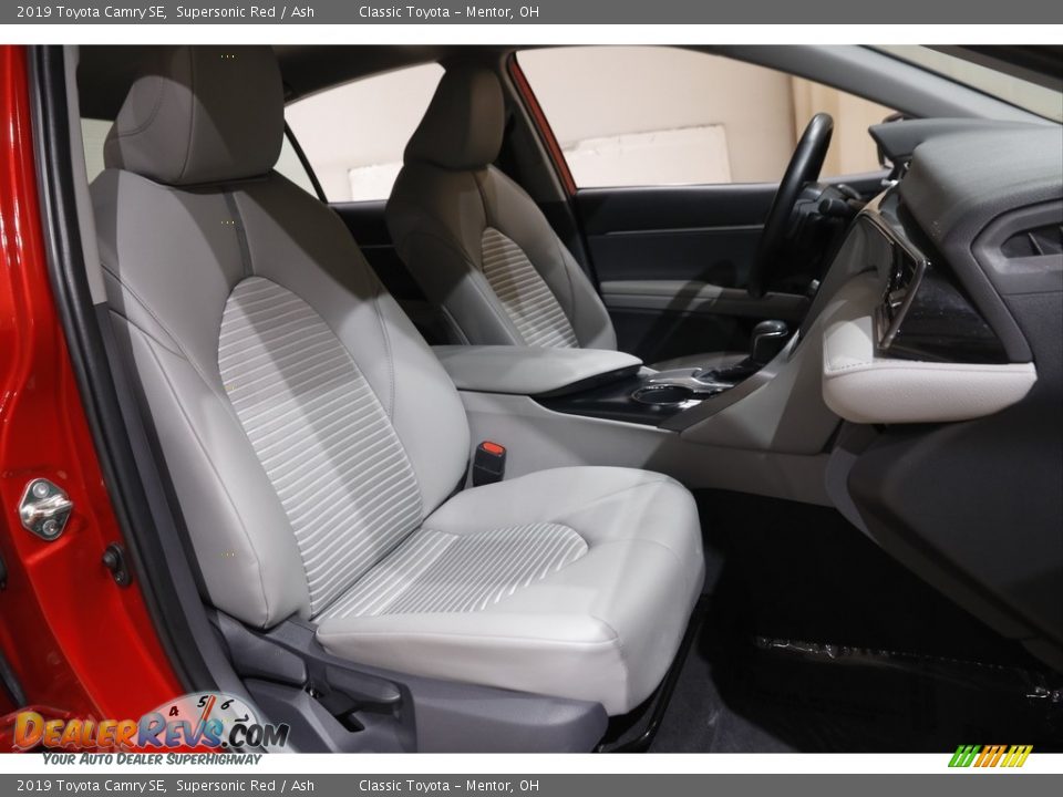 Ash Interior - 2019 Toyota Camry SE Photo #14