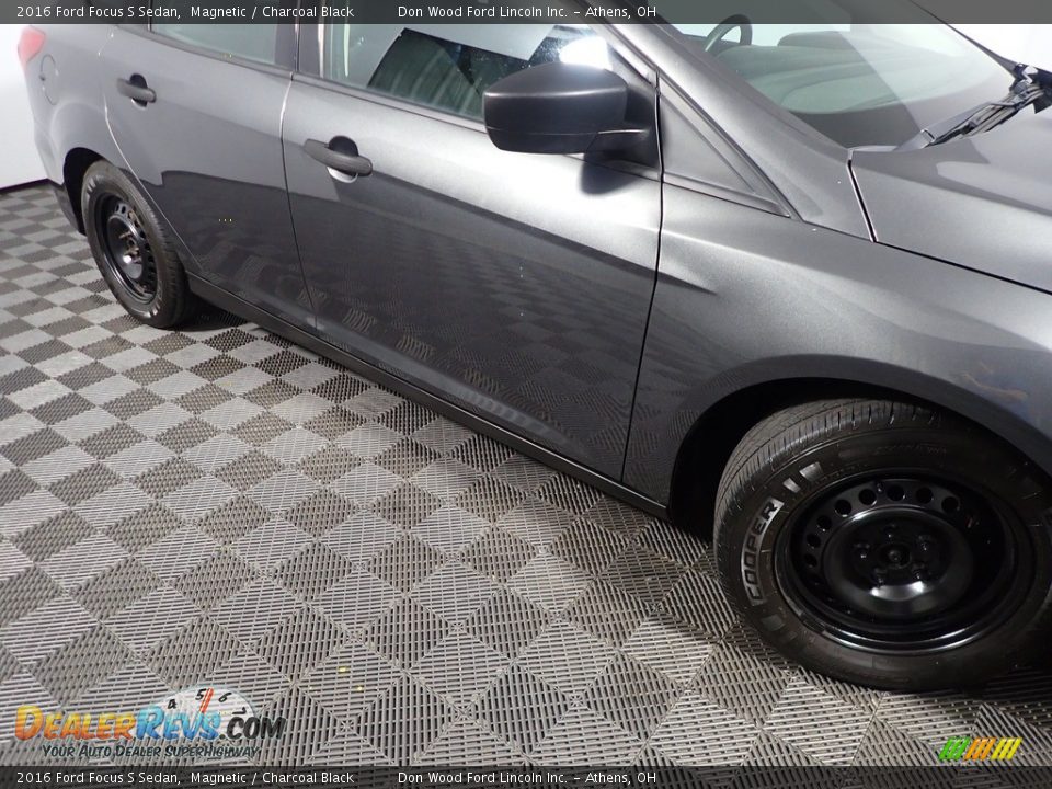 2016 Ford Focus S Sedan Magnetic / Charcoal Black Photo #4