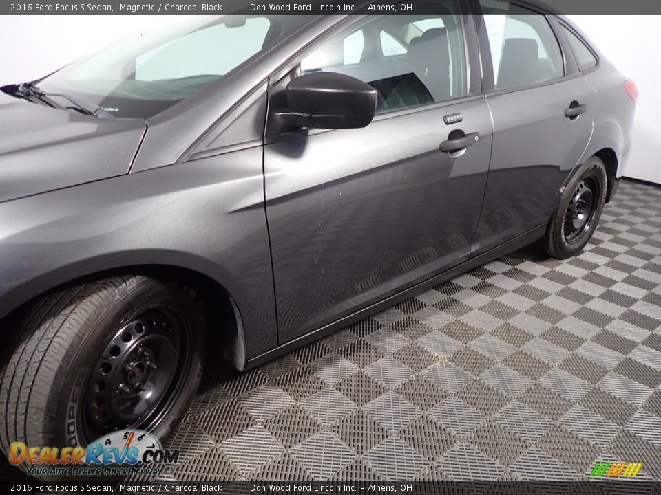 2016 Ford Focus S Sedan Magnetic / Charcoal Black Photo #10