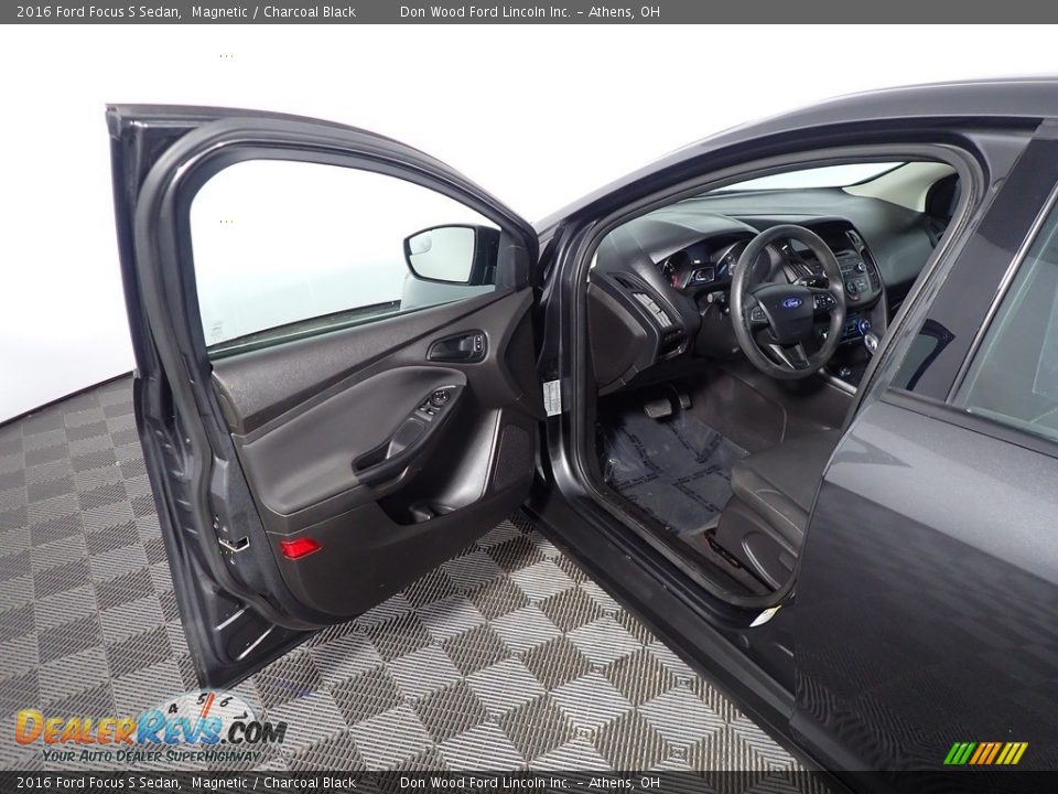 2016 Ford Focus S Sedan Magnetic / Charcoal Black Photo #18