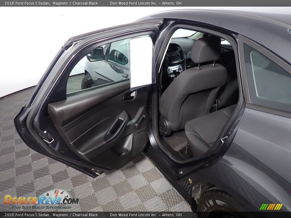 2016 Ford Focus S Sedan Magnetic / Charcoal Black Photo #30