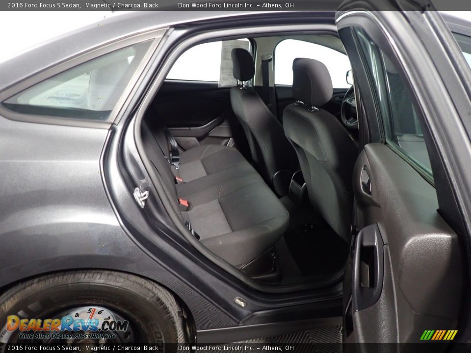 2016 Ford Focus S Sedan Magnetic / Charcoal Black Photo #33