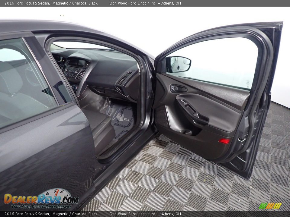 2016 Ford Focus S Sedan Magnetic / Charcoal Black Photo #34