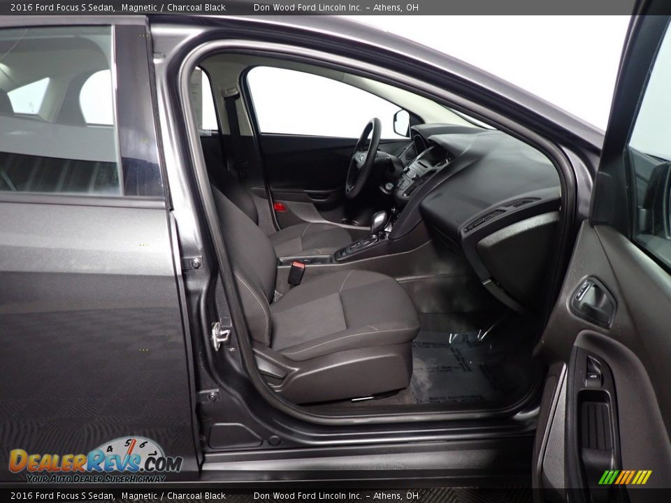 2016 Ford Focus S Sedan Magnetic / Charcoal Black Photo #35