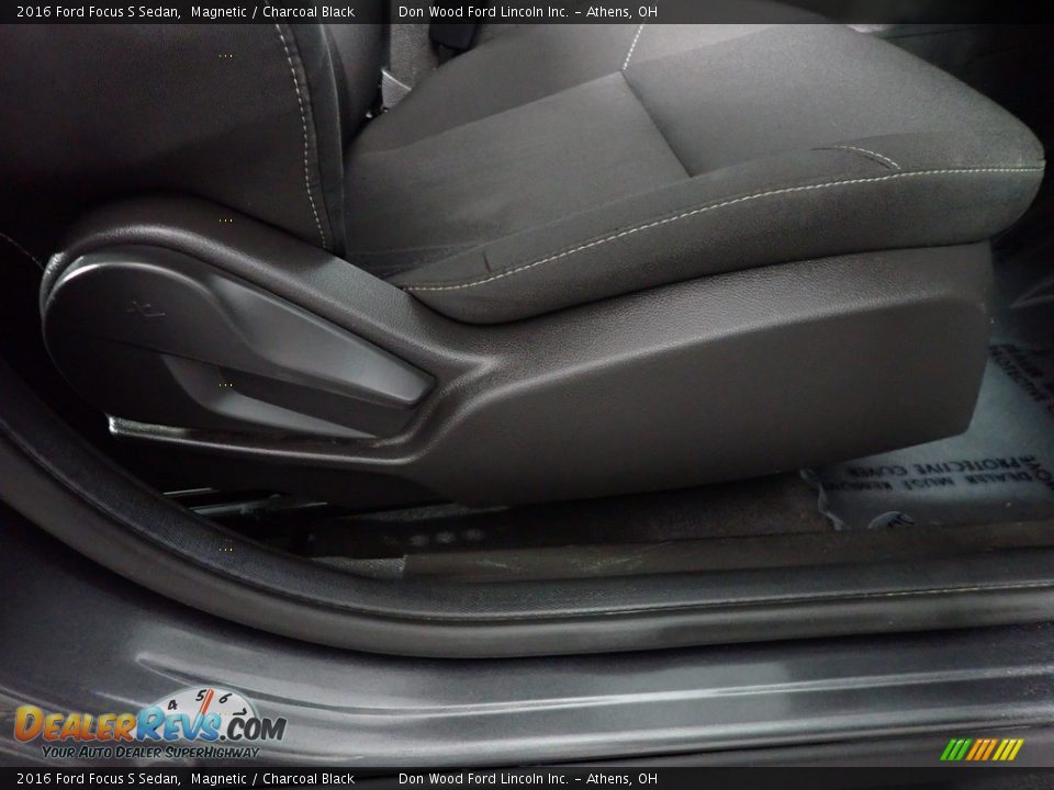 2016 Ford Focus S Sedan Magnetic / Charcoal Black Photo #36