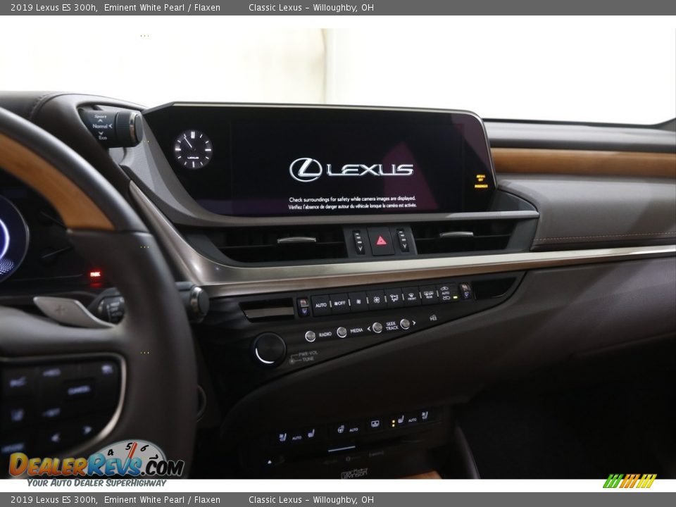 Controls of 2019 Lexus ES 300h Photo #9