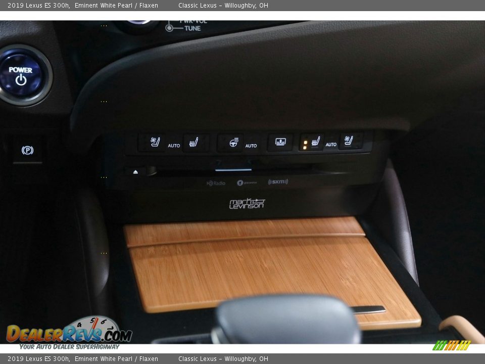 Controls of 2019 Lexus ES 300h Photo #14