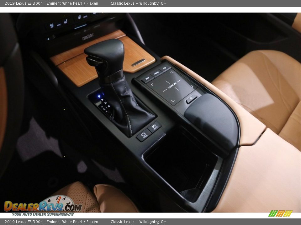 2019 Lexus ES 300h Shifter Photo #15