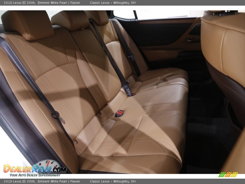 Rear Seat of 2019 Lexus ES 300h Photo #18