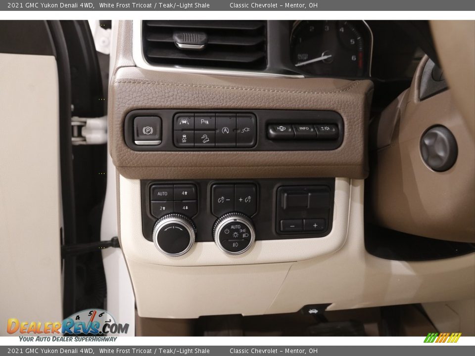 Controls of 2021 GMC Yukon Denali 4WD Photo #6