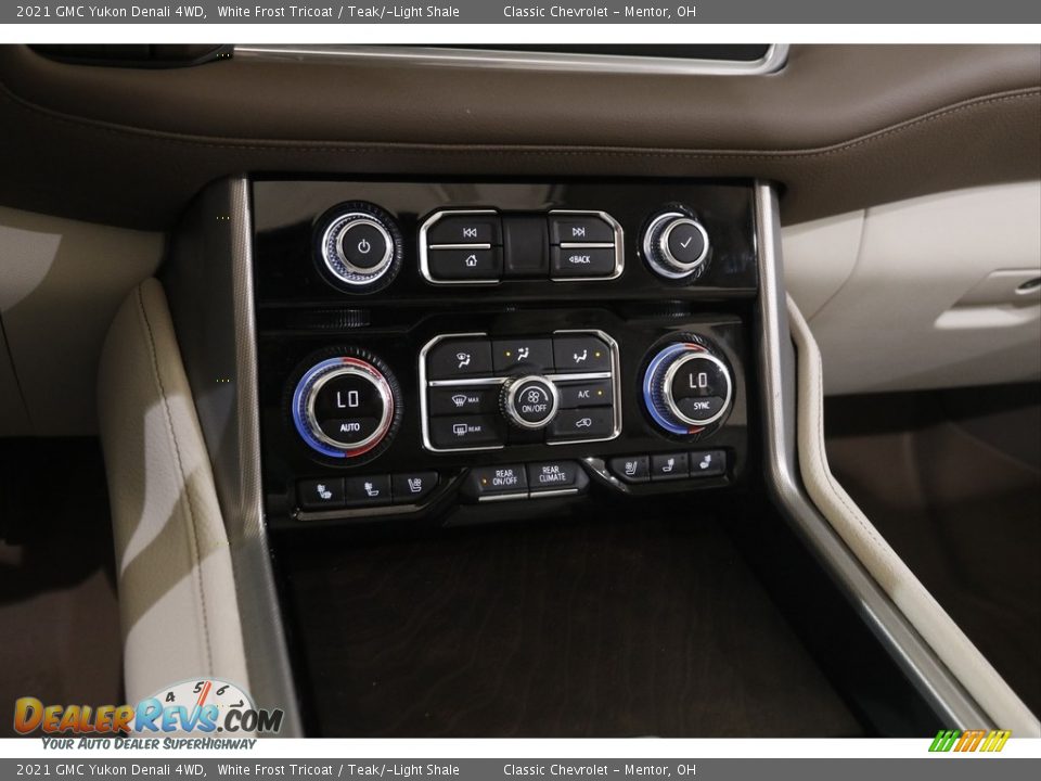 Controls of 2021 GMC Yukon Denali 4WD Photo #16