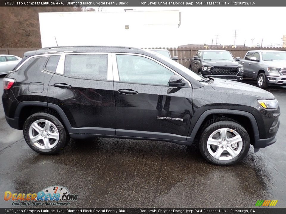 2023 Jeep Compass Latitude 4x4 Diamond Black Crystal Pearl / Black Photo #7