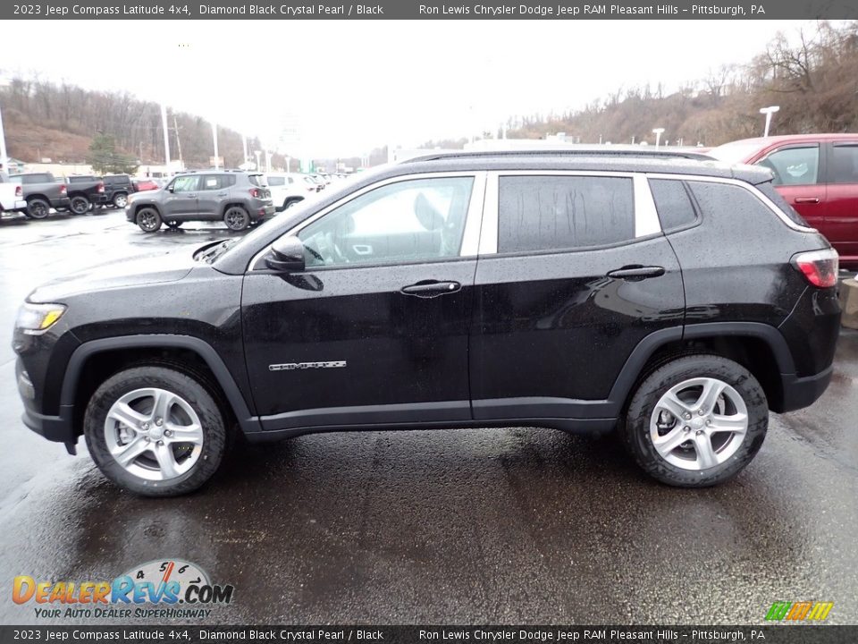 2023 Jeep Compass Latitude 4x4 Diamond Black Crystal Pearl / Black Photo #2