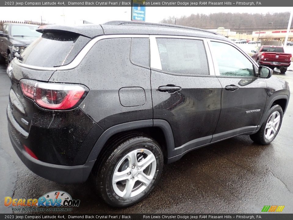 2023 Jeep Compass Latitude 4x4 Diamond Black Crystal Pearl / Black Photo #6