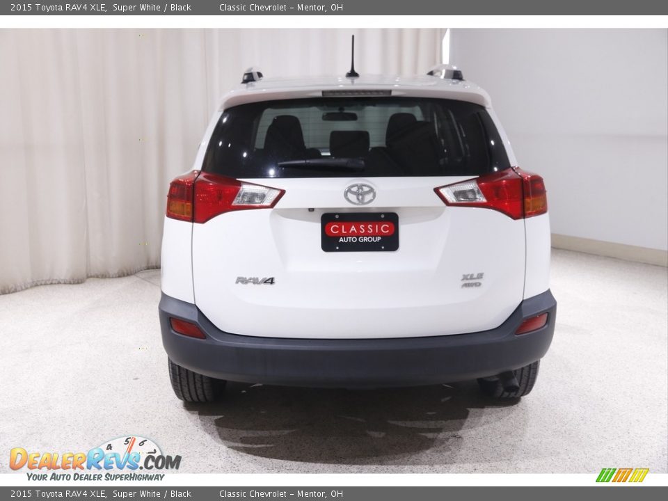 2015 Toyota RAV4 XLE Super White / Black Photo #19