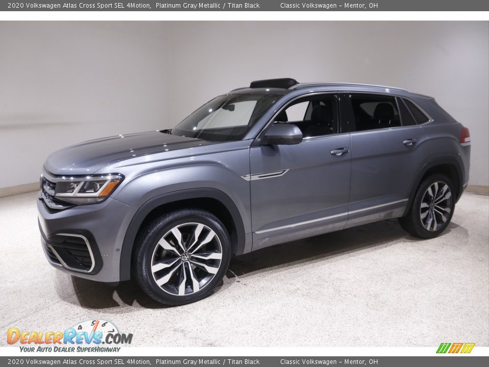 Front 3/4 View of 2020 Volkswagen Atlas Cross Sport SEL 4Motion Photo #3