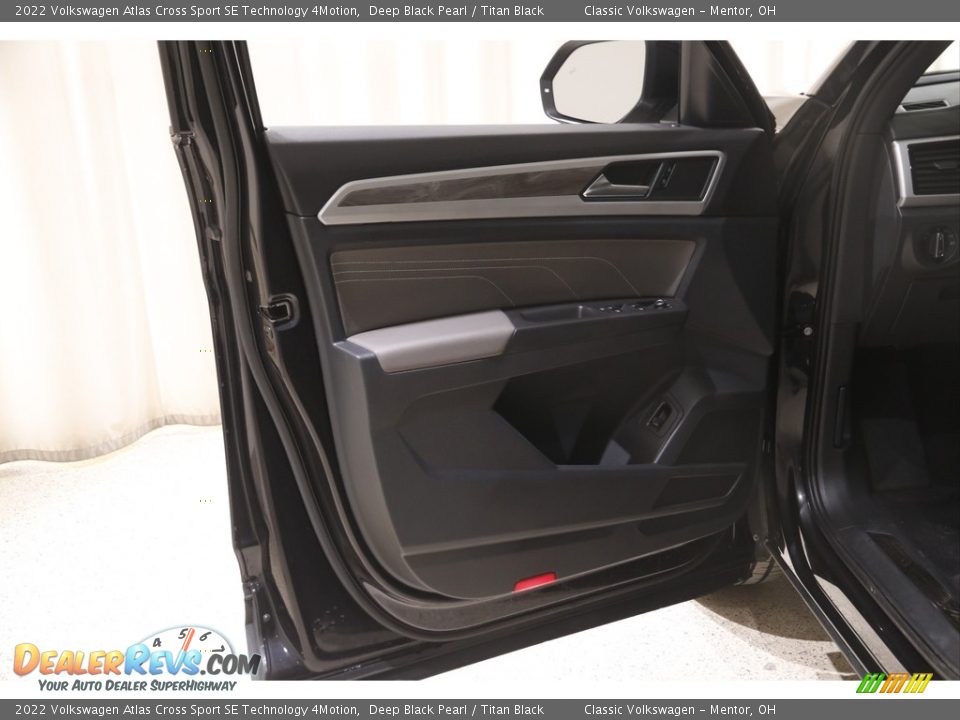 2022 Volkswagen Atlas Cross Sport SE Technology 4Motion Deep Black Pearl / Titan Black Photo #4