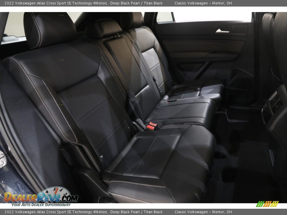 2022 Volkswagen Atlas Cross Sport SE Technology 4Motion Deep Black Pearl / Titan Black Photo #16