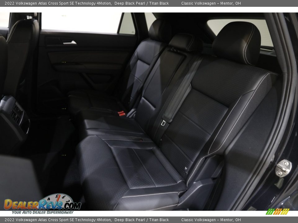 2022 Volkswagen Atlas Cross Sport SE Technology 4Motion Deep Black Pearl / Titan Black Photo #17