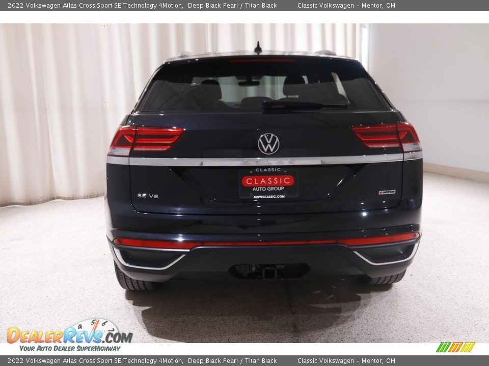 2022 Volkswagen Atlas Cross Sport SE Technology 4Motion Deep Black Pearl / Titan Black Photo #18
