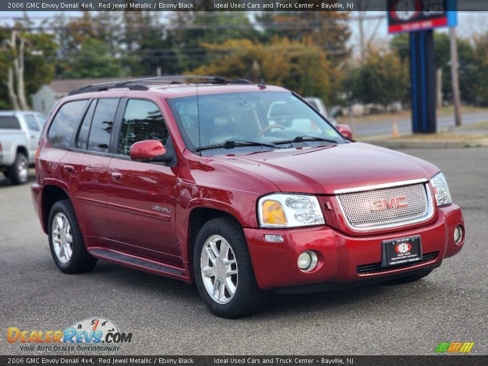 Front 3/4 View of 2006 GMC Envoy Denali 4x4 Photo #2