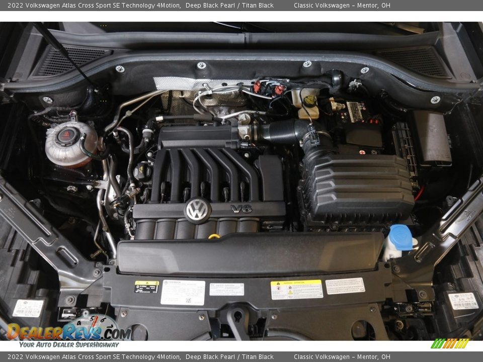 2022 Volkswagen Atlas Cross Sport SE Technology 4Motion Deep Black Pearl / Titan Black Photo #19