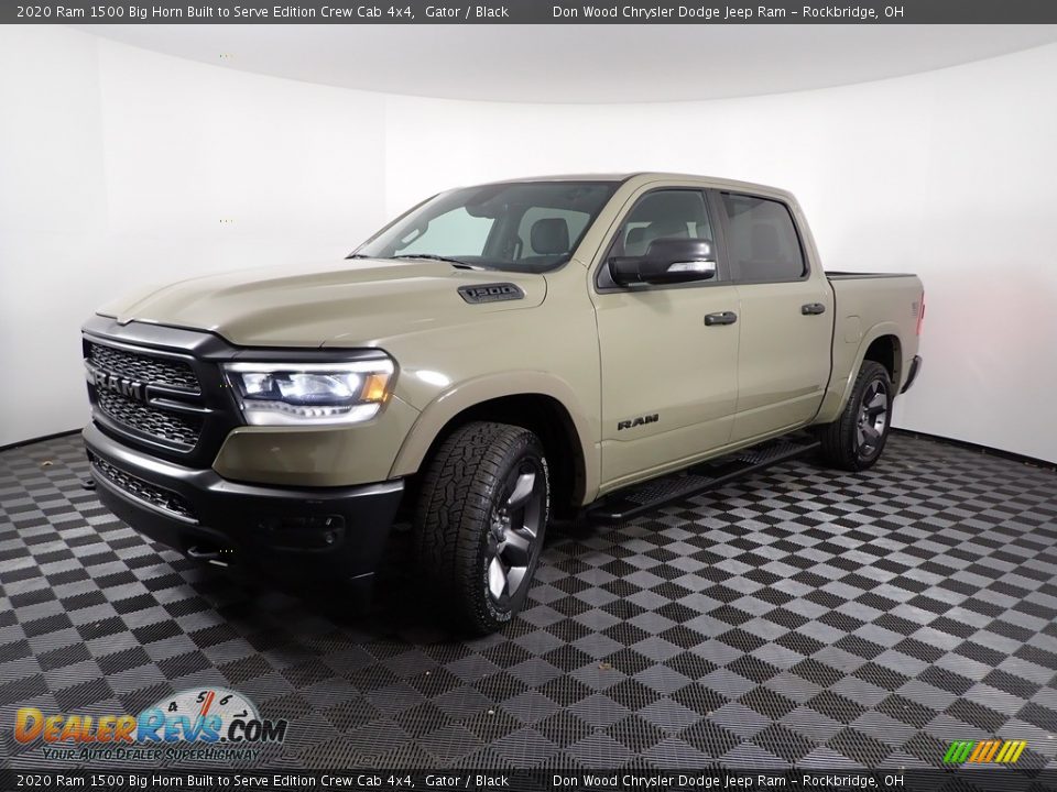 Front 3/4 View of 2020 Ram 1500 Big Horn Built to Serve Edition Crew Cab 4x4 Photo #6