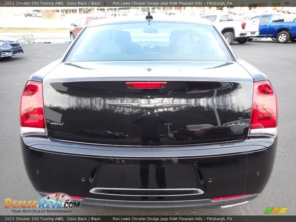 2023 Chrysler 300 Touring AWD Gloss Black / Black Photo #4