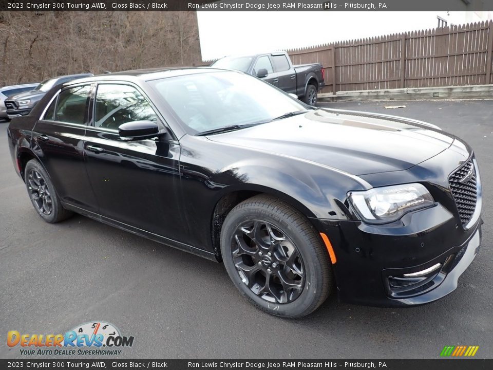 Front 3/4 View of 2023 Chrysler 300 Touring AWD Photo #8