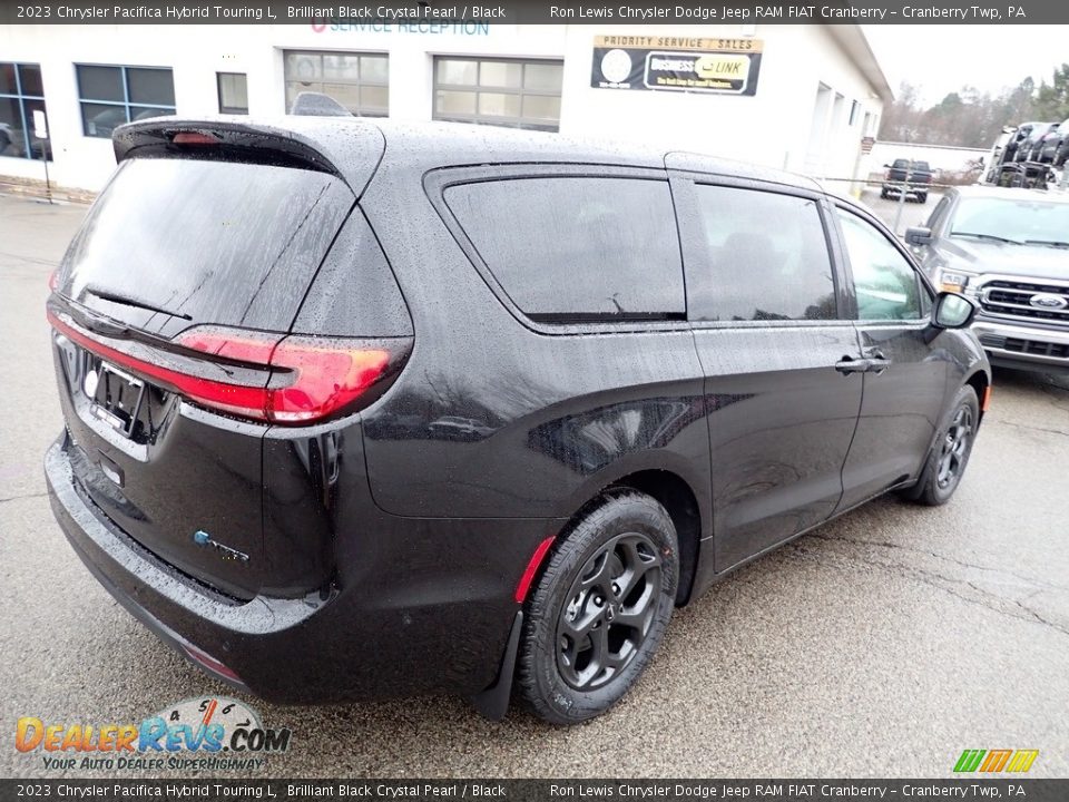 2023 Chrysler Pacifica Hybrid Touring L Brilliant Black Crystal Pearl / Black Photo #5