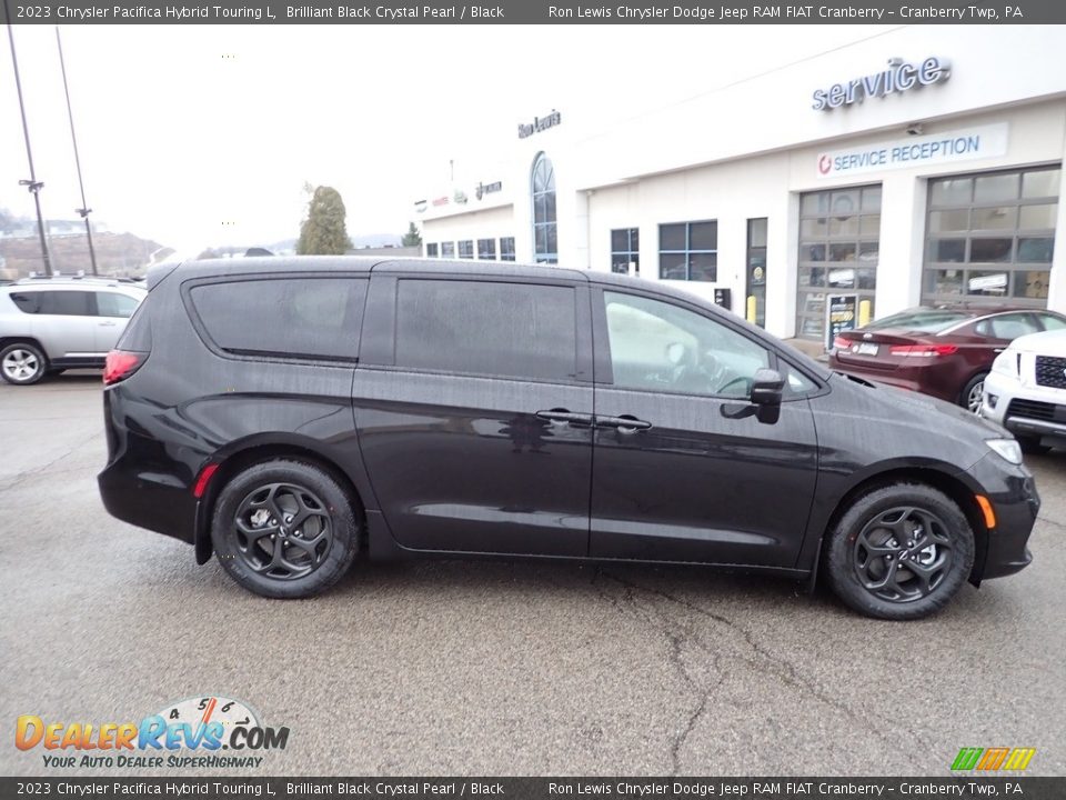 2023 Chrysler Pacifica Hybrid Touring L Brilliant Black Crystal Pearl / Black Photo #6