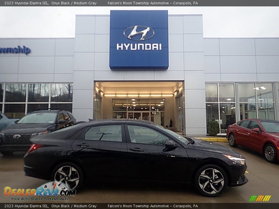 2023 Hyundai Elantra SEL Onyx Black / Medium Gray Photo #1