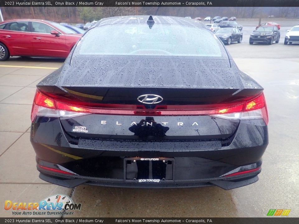 2023 Hyundai Elantra SEL Onyx Black / Medium Gray Photo #3