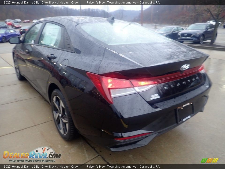 2023 Hyundai Elantra SEL Onyx Black / Medium Gray Photo #5