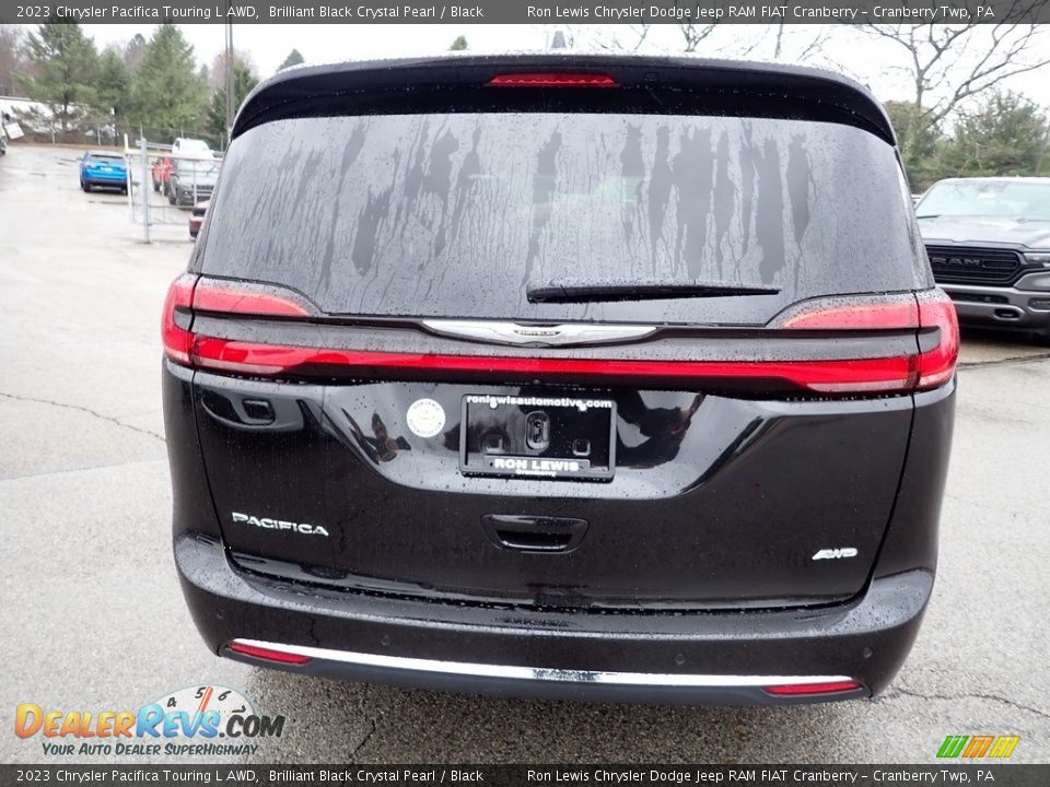 2023 Chrysler Pacifica Touring L AWD Brilliant Black Crystal Pearl / Black Photo #4
