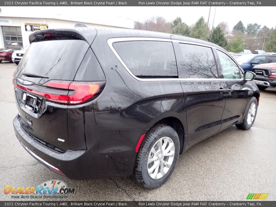 2023 Chrysler Pacifica Touring L AWD Brilliant Black Crystal Pearl / Black Photo #5