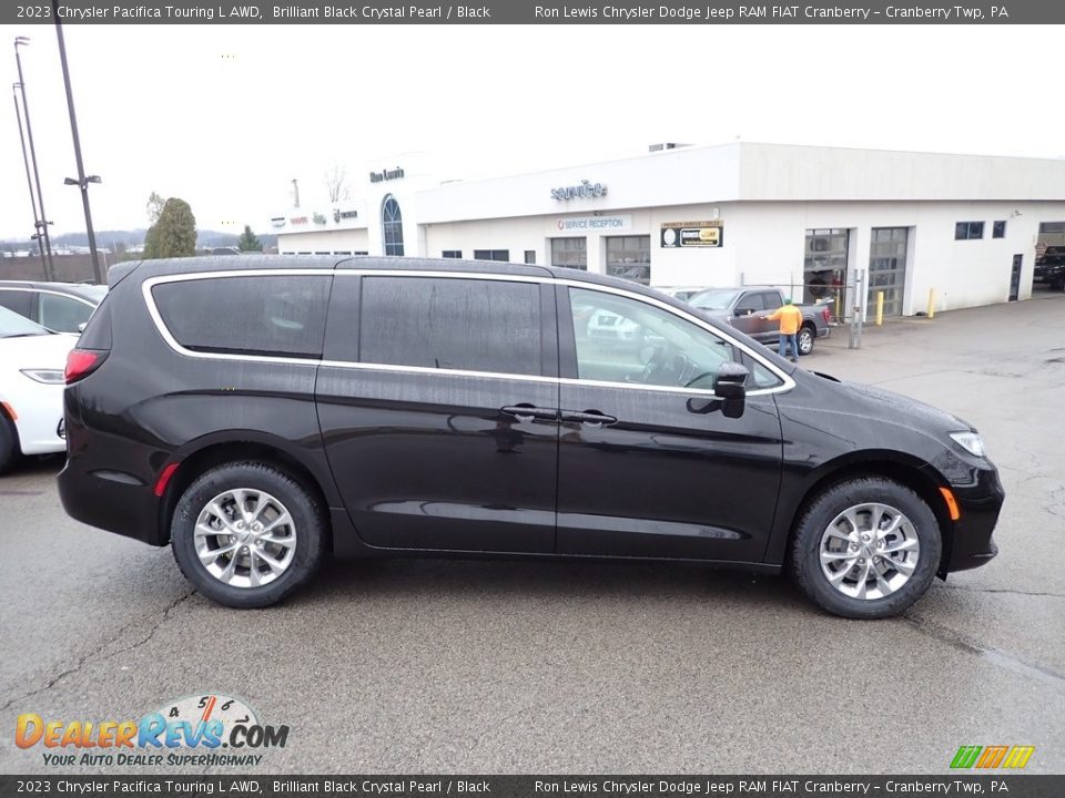 2023 Chrysler Pacifica Touring L AWD Brilliant Black Crystal Pearl / Black Photo #6