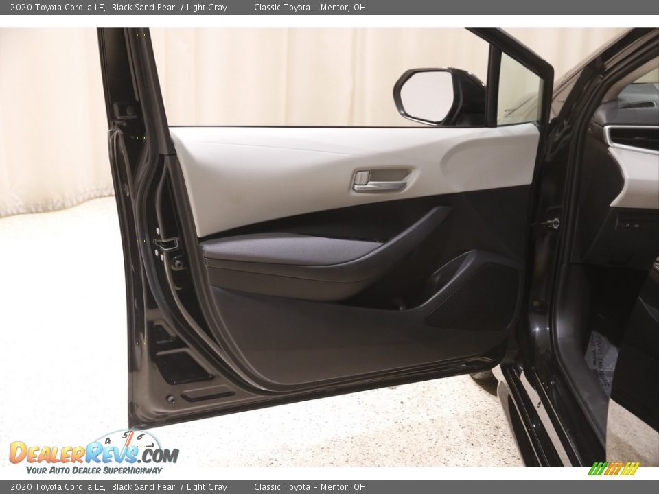 2020 Toyota Corolla LE Black Sand Pearl / Light Gray Photo #4